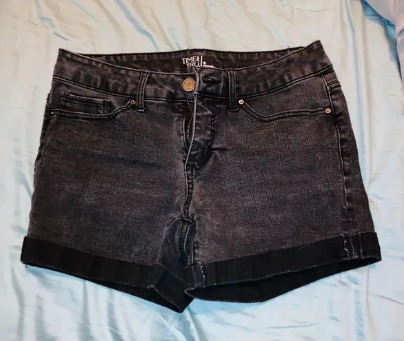 Time & Tru Black Jean Shorts 