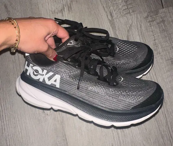 Hoka  Running Shoes Clifton 9 - Image 1