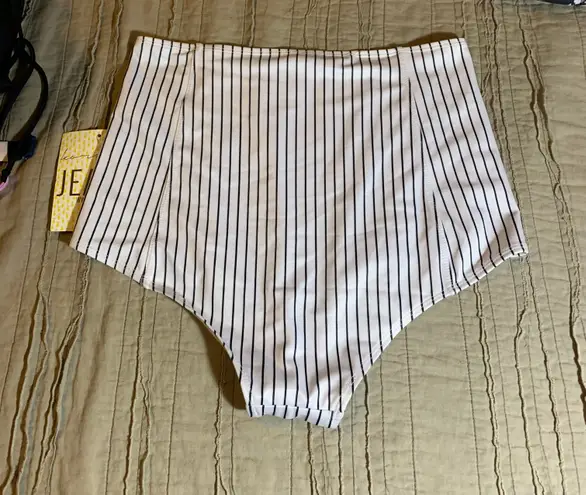 Kortni Jeane NWT Med Bottoms