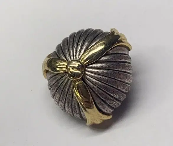 Oscar de la Renta Vintage Two Tone Signed Clip On Earrings