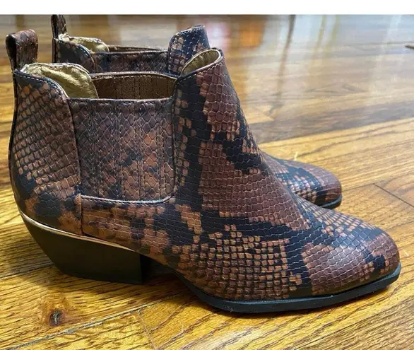 New Directions Ankle Booties Snakeskin Chelsea Boots Western Cowgirl Celebrity Brown Size 6.5