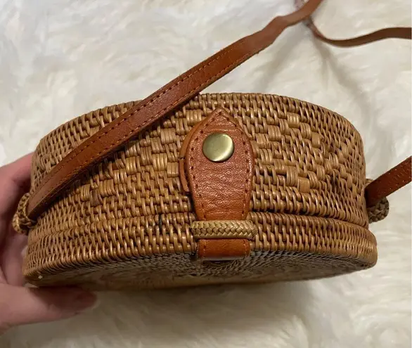 Round Woven Rattan Crossbody Bag Snap Closure Cloth Lined Handbag.