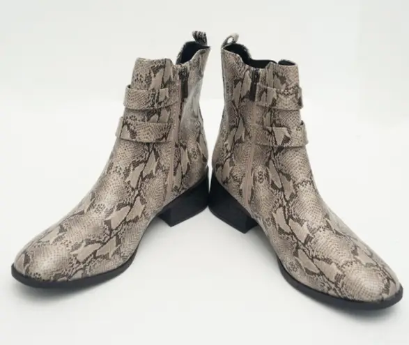 Kennth Cole Reaction. Snake Skin Print Chelsea Boot. Tan Size 7