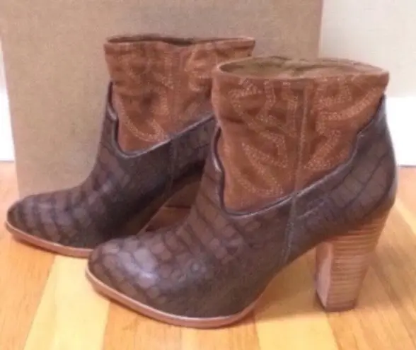 Matisse Footwear MATISSE Understated ‘Done and Dusted’ Oak Leather western Bootie