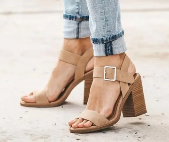 VICI Cooper Block Heeled Sandal 7.5 EUC