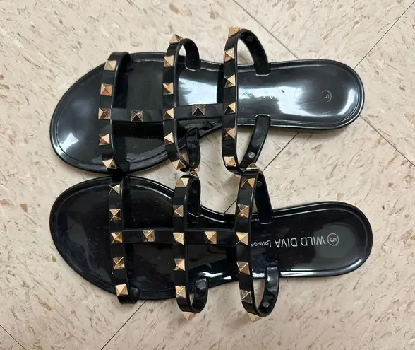 Wild Diva Size 5 Sandals