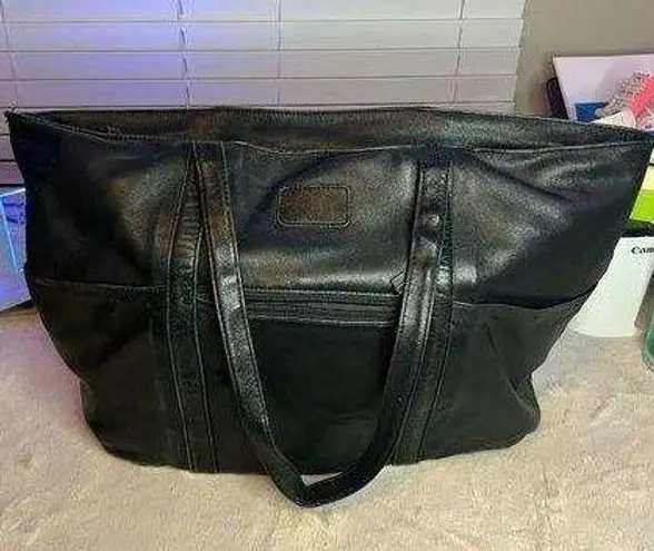 Tumi Black Leather Weekender Bag Spacious Travel Carry