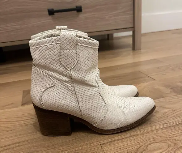 Dirty Laundry Women's Western Bootie