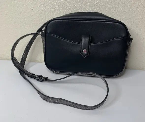 GILIA Got It Love It Crossbody Black Silver Gray Leather Purse Zip Women’s