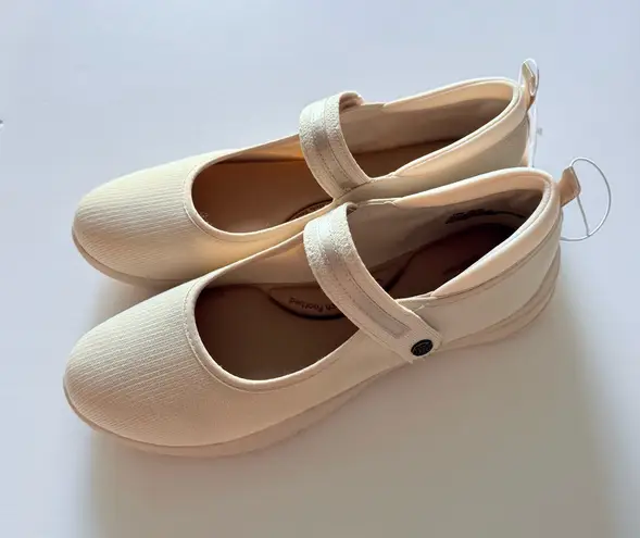 JSPORT Women’s Mary Jane Shoes Cream Beige Casual Flats Arch Support Sz 10 New Tan