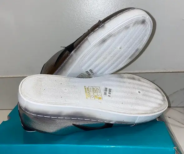 NIB Anna Gray/Black Star Cutout Sneakers 8 Gray