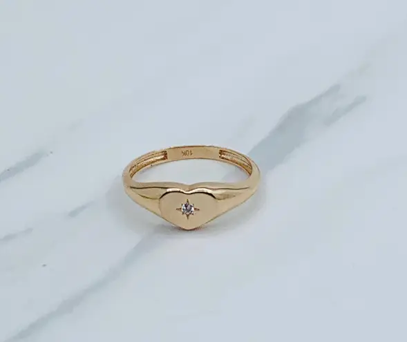 10k solid gold ring heart minimalist ❤️ Ring Size 7.5 ❤️ Rose gold Heart with cubic zirconia ❤️