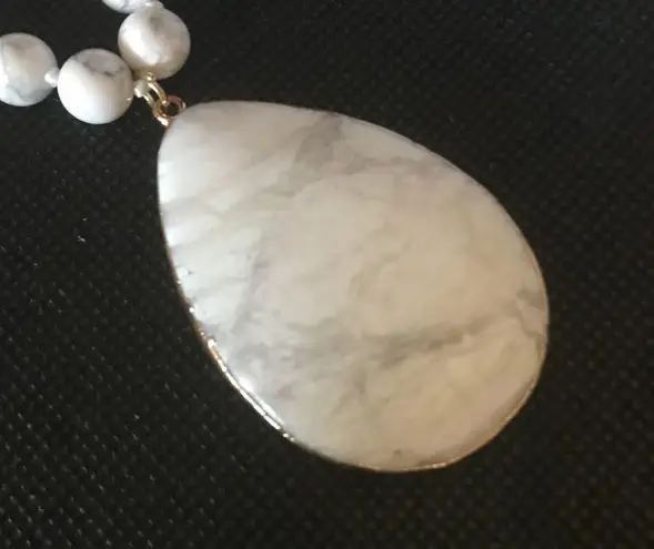 White Howlite Necklace, Stone Beads Brand New 86cm