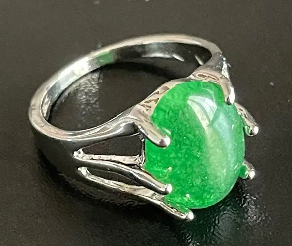 Size 8 green jade ring