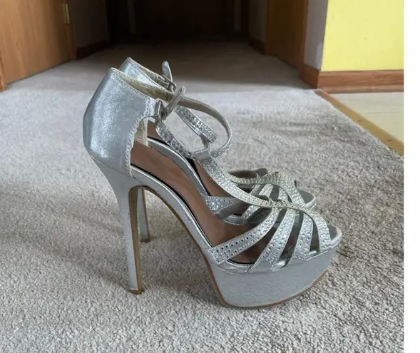 Women's CIRKUS Silver Platform Stiletto Heels Size 7M