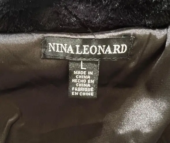 Nina Leonard Collared Cap Sleeve One Button Closure Faux Fur Cape