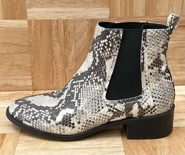 Steve Madden  “Devan” Faux Snakeskin Leather Pull On Ankle Chelsea Boots Size 8