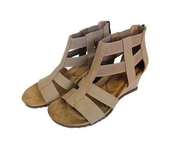 Adrienne Vittadini Women's Tariana Wedge Sandal Light Taupe Size 9M Back Zipper