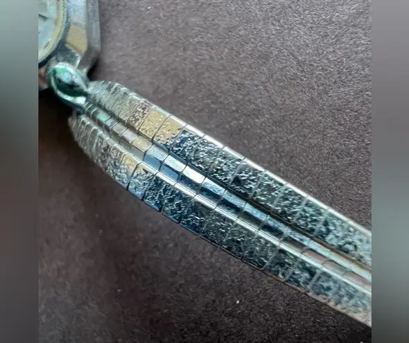 Hilton Ladies Watch 17 Jewels Incabloc Vintage Swiss Made 10K Gold Filled Band