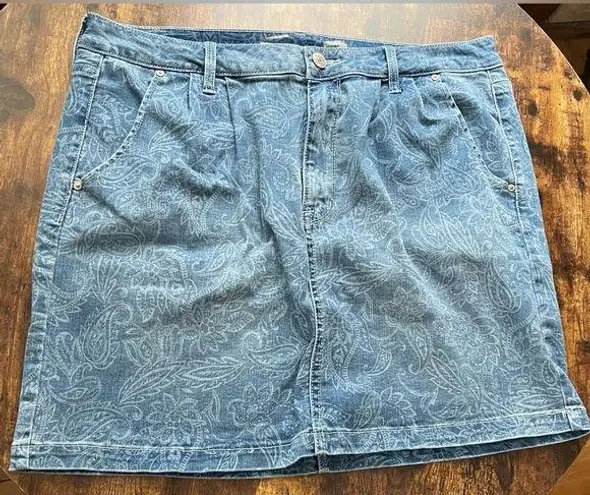 Seven7 | ladies paisley print denim skirt. Size: 16.