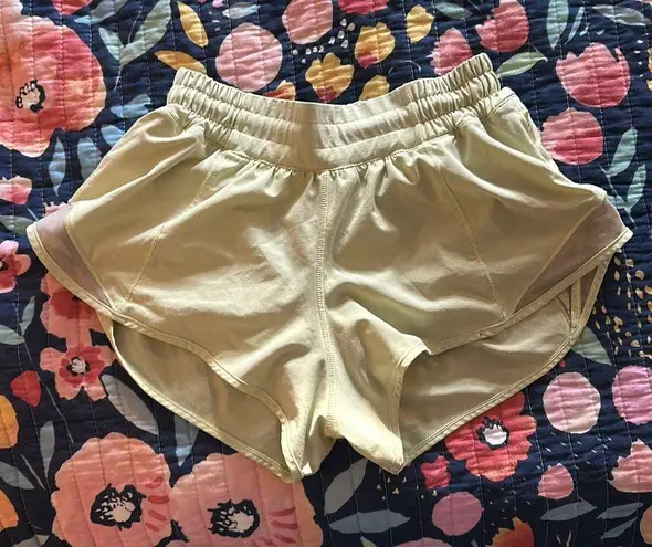 Lululemon Hotty Hot Short 2.5”