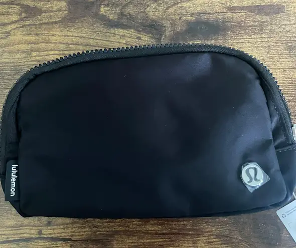 Lululemon Everywhere Belt Bag Black