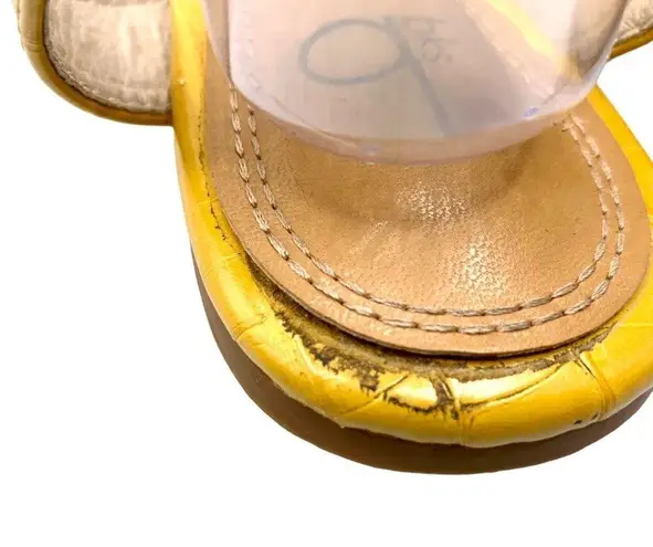 Yellow Box Yellow Bks Dallis Sandals Size 8 Buckle Straps Croc-Embossed Ankle Wrap Resort