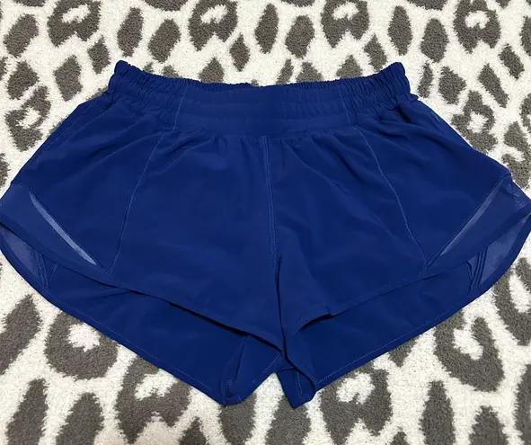 Lululemon Hotty Hot Low-Rise Lined Short 2.5