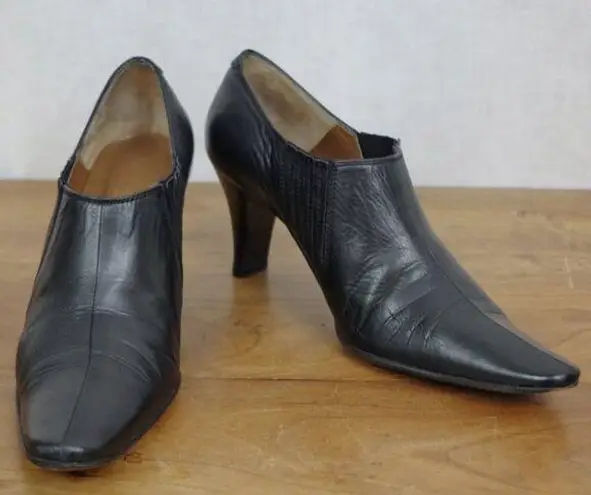 Brooks Brothers Italian Made Heeled Pointed Toe Black Leather Shooties 6