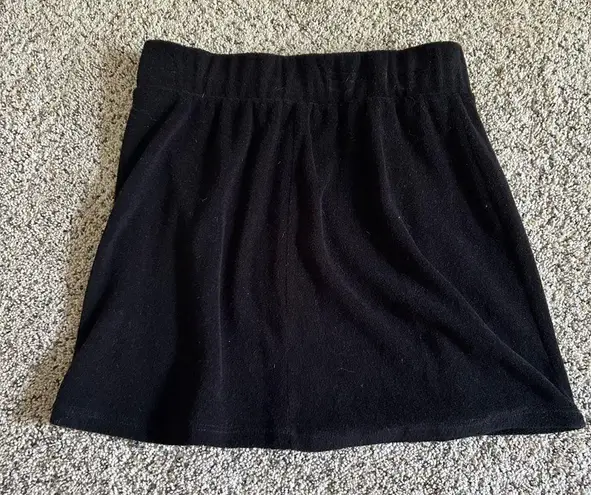 Sleek Black Mini Skirt for Versatile Style Size M