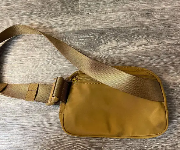 Lululemon Everywhere Belt Bag