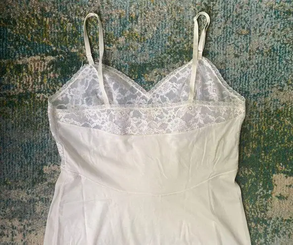 Vanity Fair Vintage  lace bra eggshell slip dress, size 36