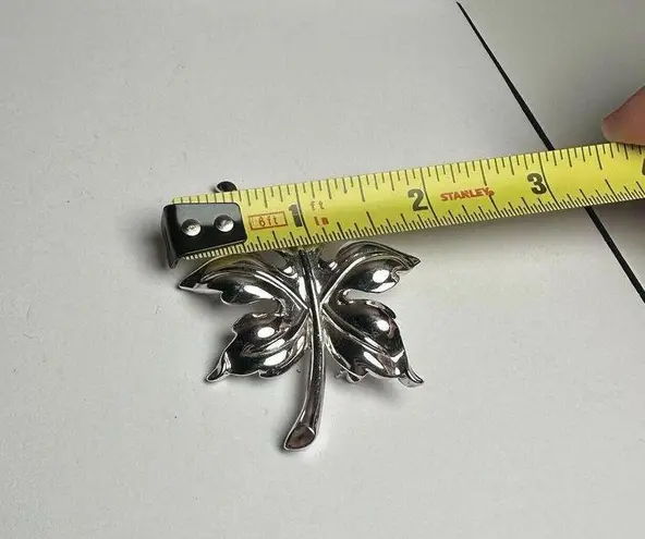 Trifari Crown Leaf Autumn Fall Signed Brooch Pin Vintage