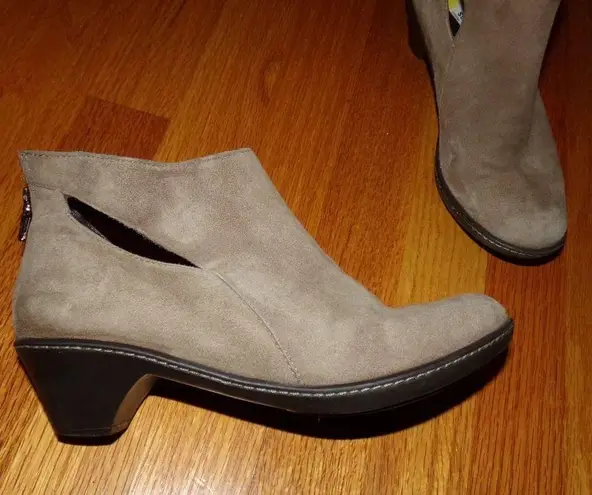 Dansko  taupe suede boots size 36 Excellent condition 2 scuffs on sole back zip