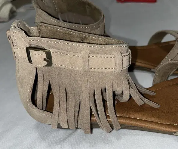 Minnetonka Sz 7  Suede Ankle Fringe Low Wedge Sandals Zipper Back Taupe Brown