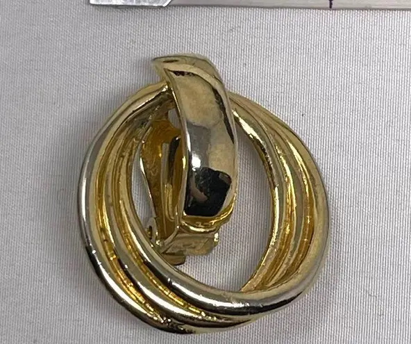 Vintage Unsigned Gold Tone Round Clip On Earrings Statement Classic Modernist