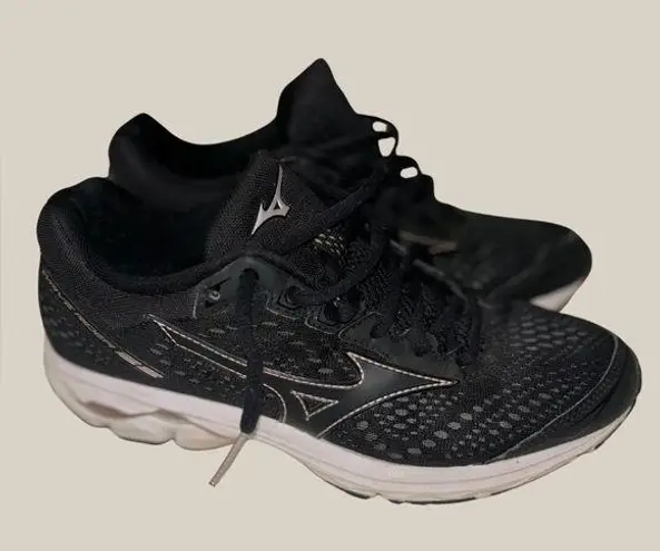 Mizuno Black Athletic Shoes | Running Shoes | Women’s Size 8.5