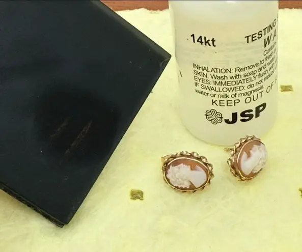 Vintage Signed 14K Gold Dainty Victorian Lady Cameo Tiny Stud Earrings 2g. Orange - Image 13