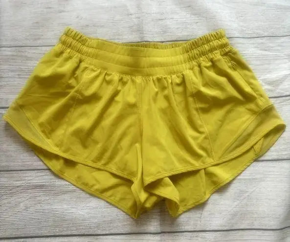 Lululemon  Hotty Hot Short II 2.5" Soleil Yellow Women Size 6