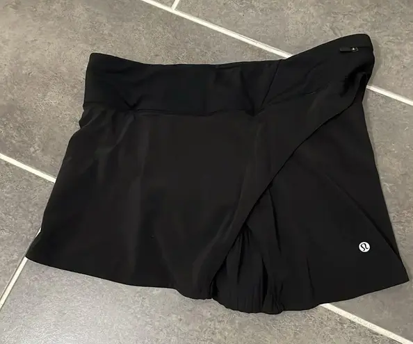 Lululemon  Play Off The Pleats Skirt *13" size 10
Black