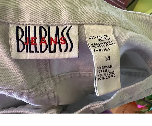 Bill Blass beige Denim High-Waisted Shorts Classic Summer Style Women's