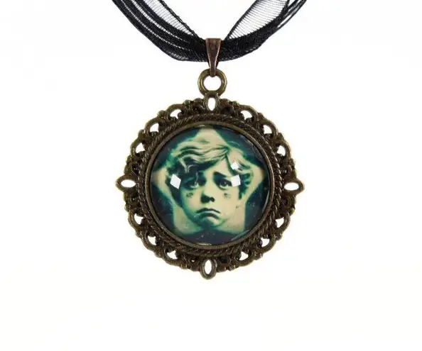Handmade Gothic Victorian "The Pouting Star" Retro Pendant Necklace Avant Garde Unique
