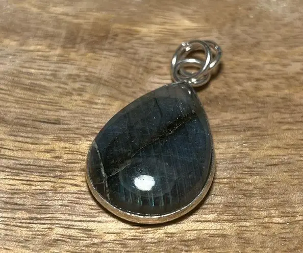 Sterling Silver Labradorite Tear Drop Pendant