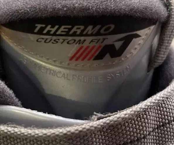 Nordica 10W Easy Move Skiing Ski Boots Women’s Sz 9/9.5 US Size Silver Gray Blue