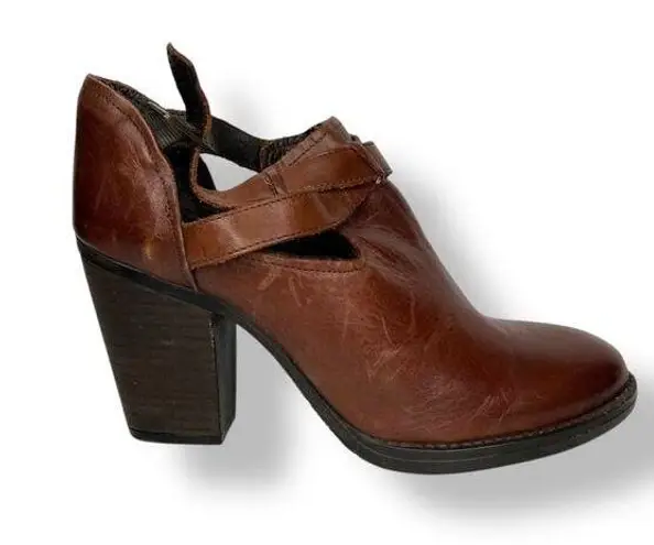 Krbonell Leather Cut Out Buckle Strap Block Heeled Ankle Bootie Brown Size 7.5