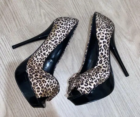 HEART IN D cheetah heels size 8