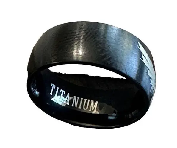 Brand New!! Size 8 Titanium band with etched skull and bat wings