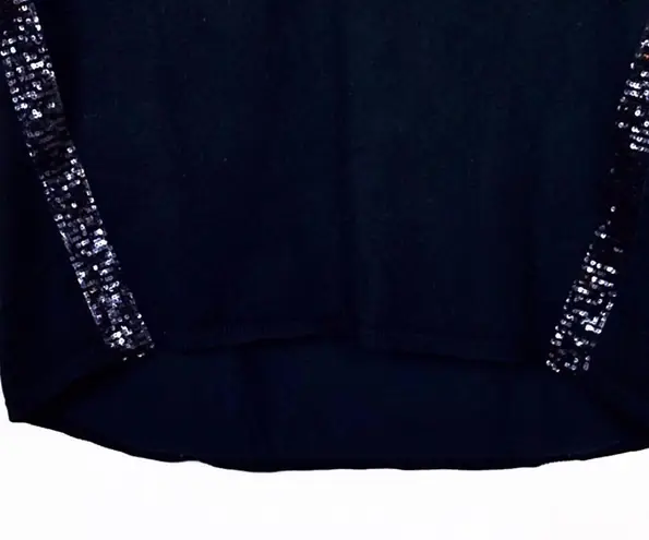 a.n.a . Light Pull Over V-Neck Top w/Sequin Details