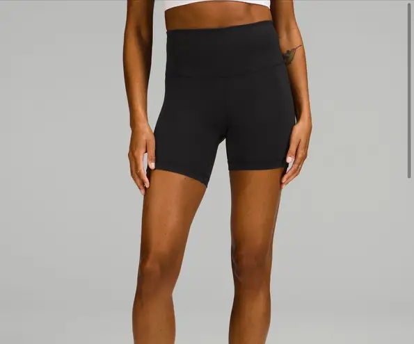 Lululemon Wunder Train High-Rise Short 6” in Black Size 4