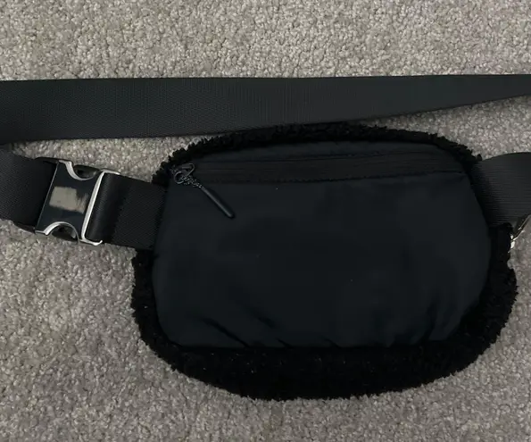 Lululemon Everywhere Fleece Belt Bag